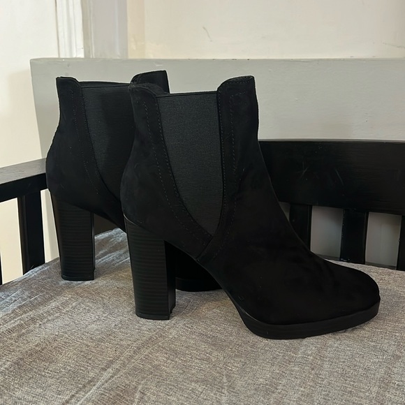 NEW never worn Forever 21 black suede heeled Chelsea boot size 10 - Picture 1 of 6